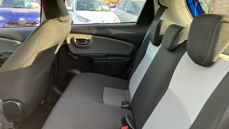 Toyota Yaris 1.5 Hybrid Icon Tech 5dr CVT Hybrid Hatchback